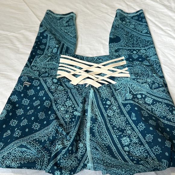 Fabletics PowerHold Kessler II High Waisted Strappy 7/8 Legging. XS - Picture 7 of 7